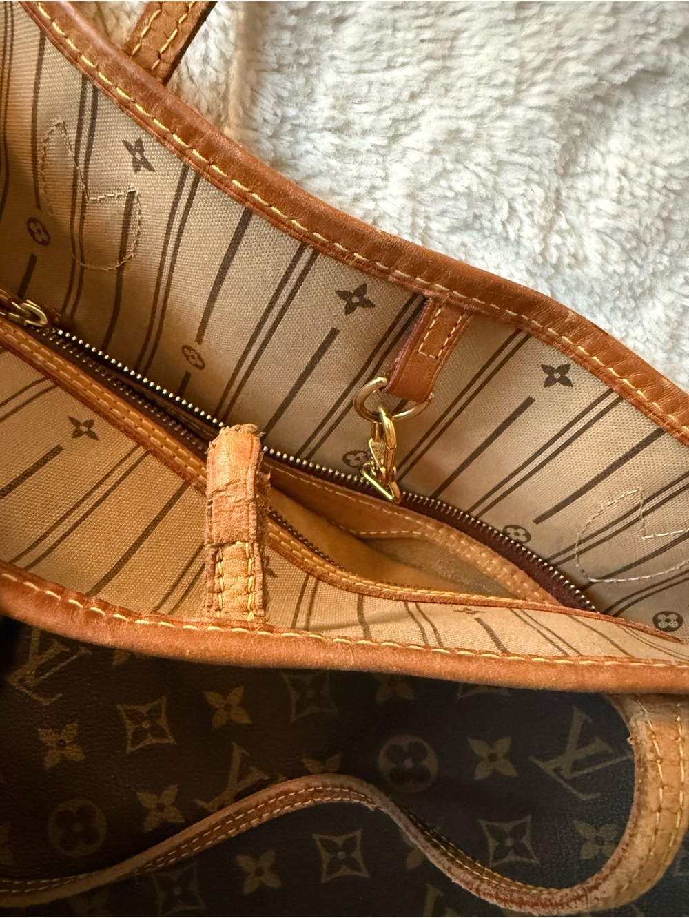 Louis Vuitton Monogram Canvas Tote in Brown and Tan - Picture 2 of 4